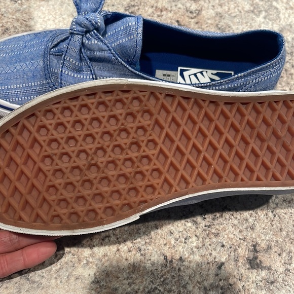 Vans - Picture 5 of 8